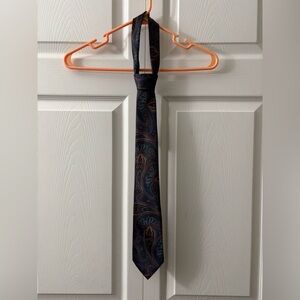 Men's Paisley Tie - Blue, tan, and burgundy